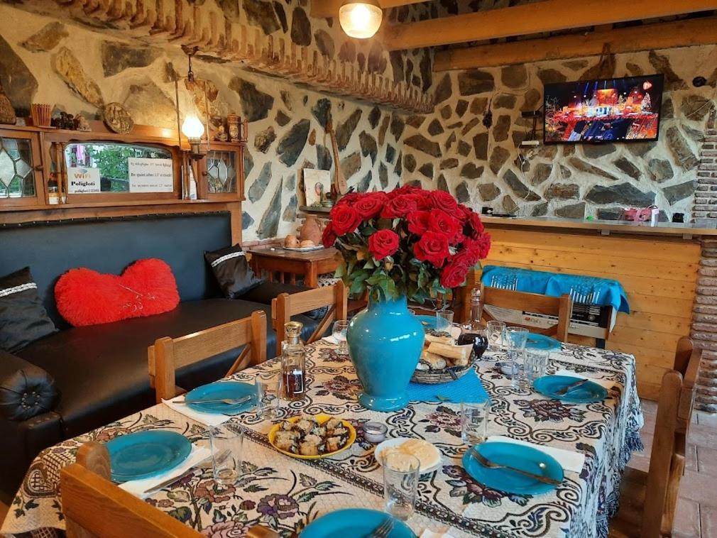 Guest House Poligloti Telavi Kültér fotó