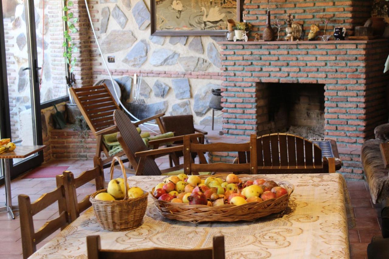 Guest House Poligloti Telavi Kültér fotó