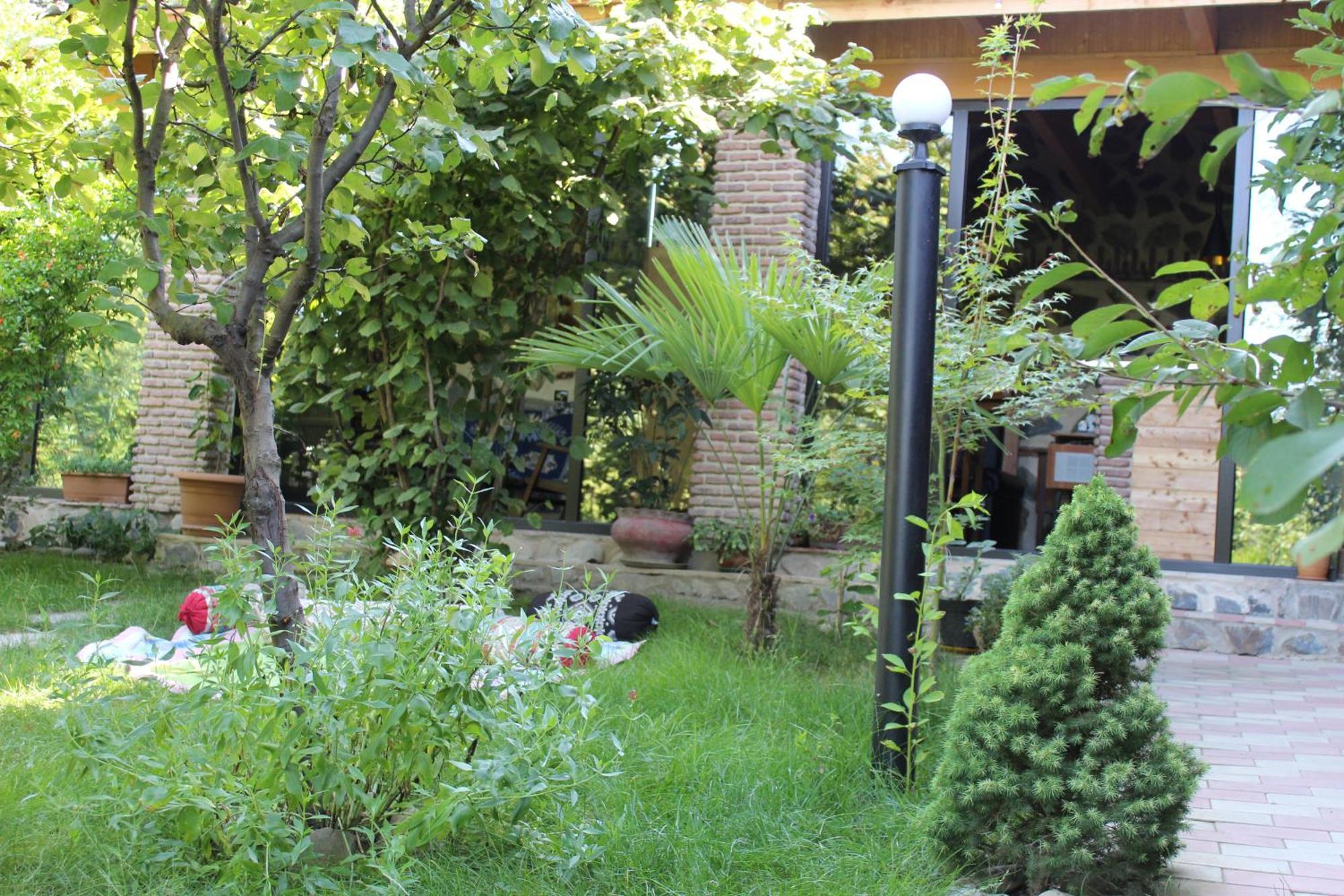 Guest House Poligloti Telavi Kültér fotó