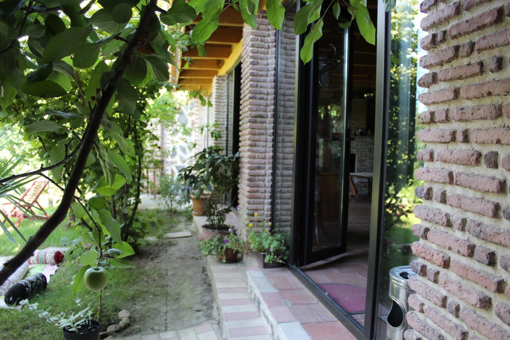 Guest House Poligloti Telavi Kültér fotó