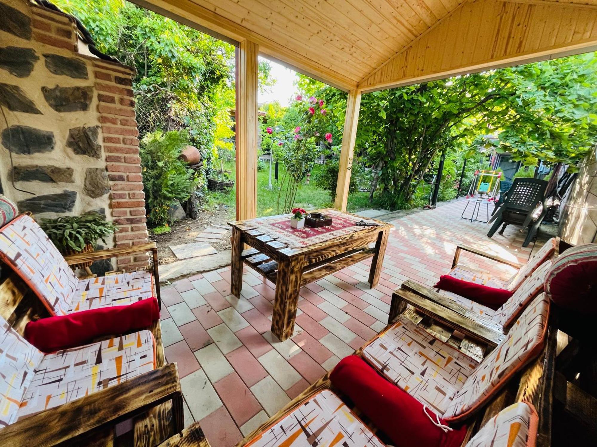 Guest House Poligloti Telavi Kültér fotó