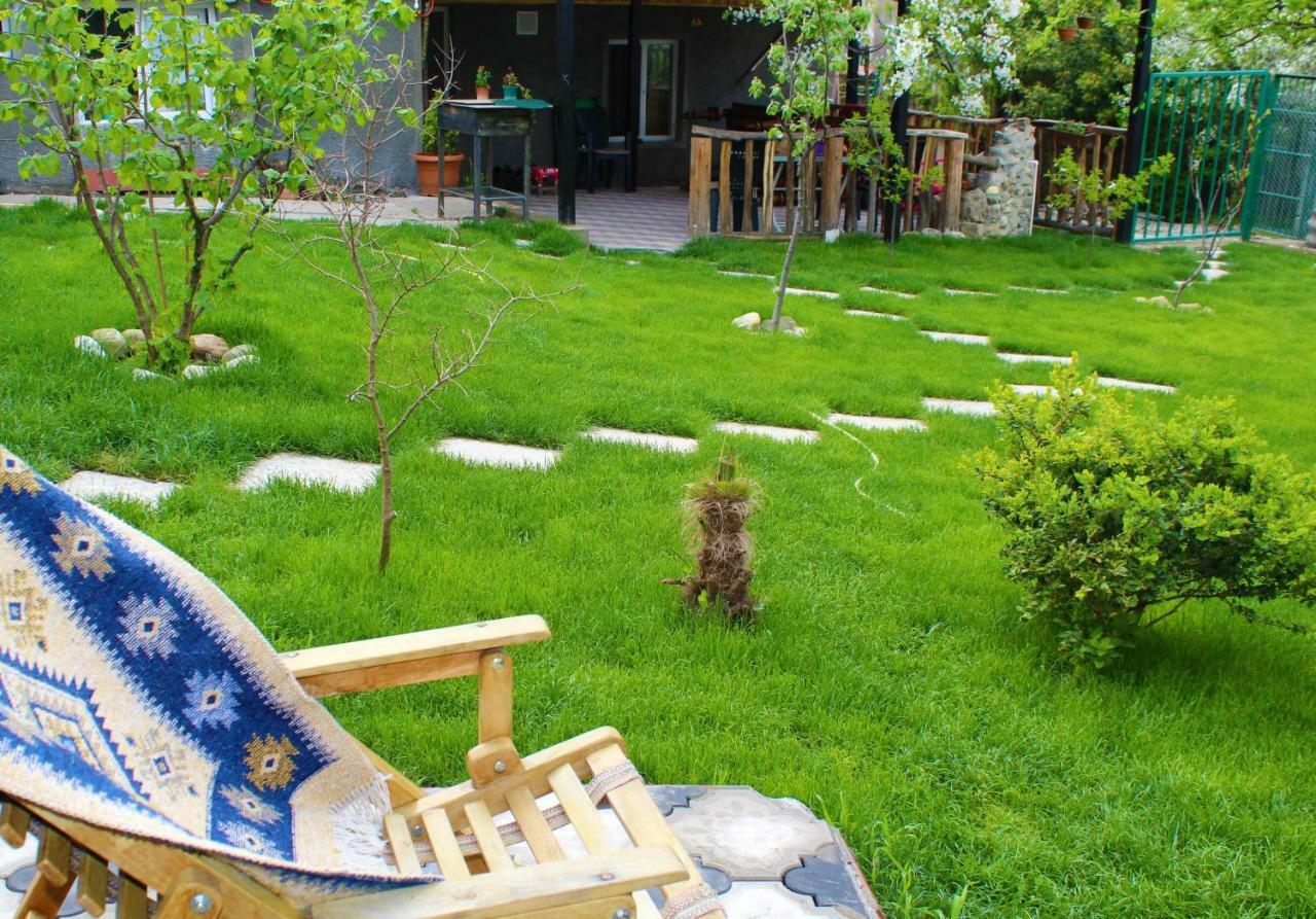 Guest House Poligloti Telavi Kültér fotó
