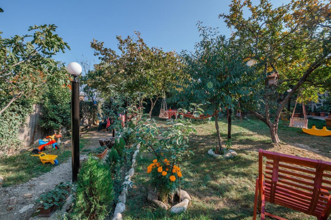 Guest House Poligloti Telavi Kültér fotó