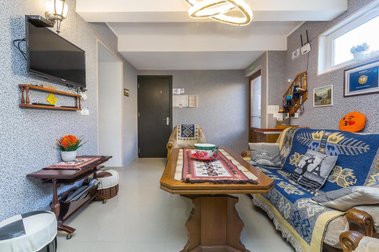 Guest House Poligloti Telavi Kültér fotó