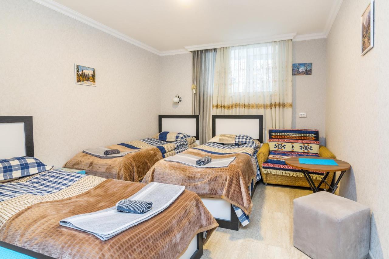 Guest House Poligloti Telavi Kültér fotó