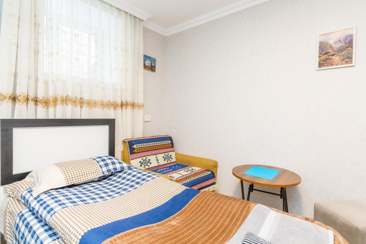 Guest House Poligloti Telavi Kültér fotó